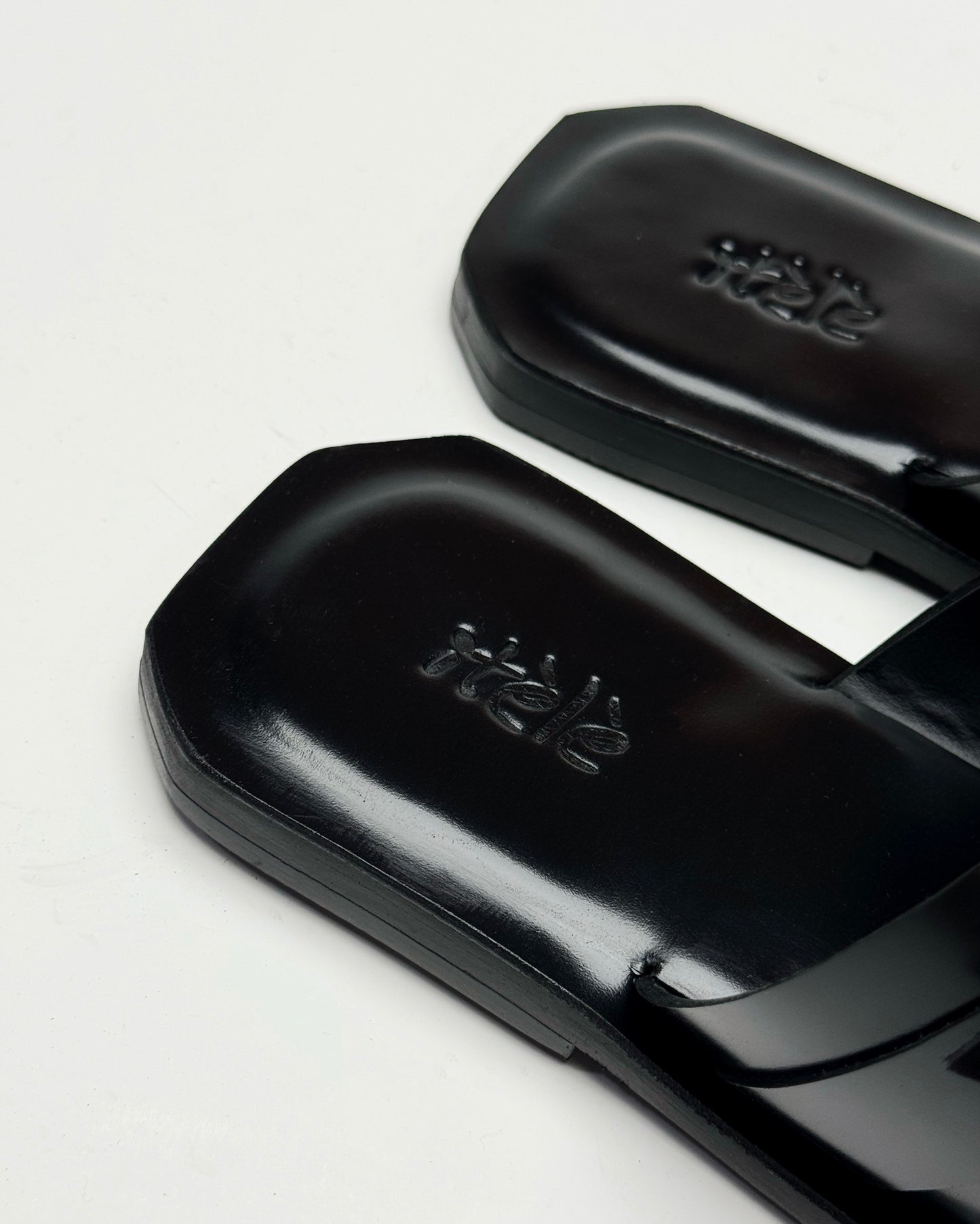 Lewi black double strap