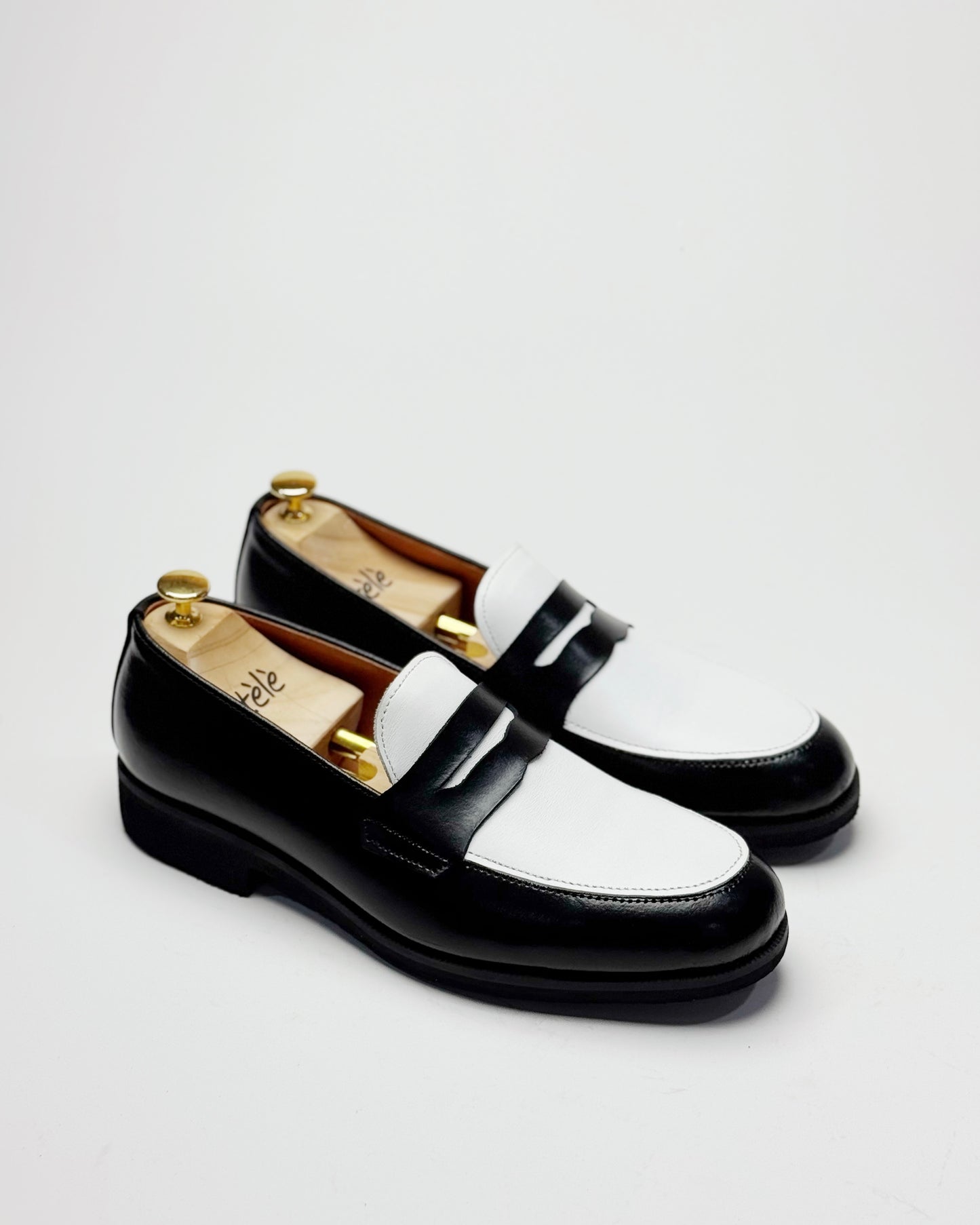 Dára black + white Penny Loafer