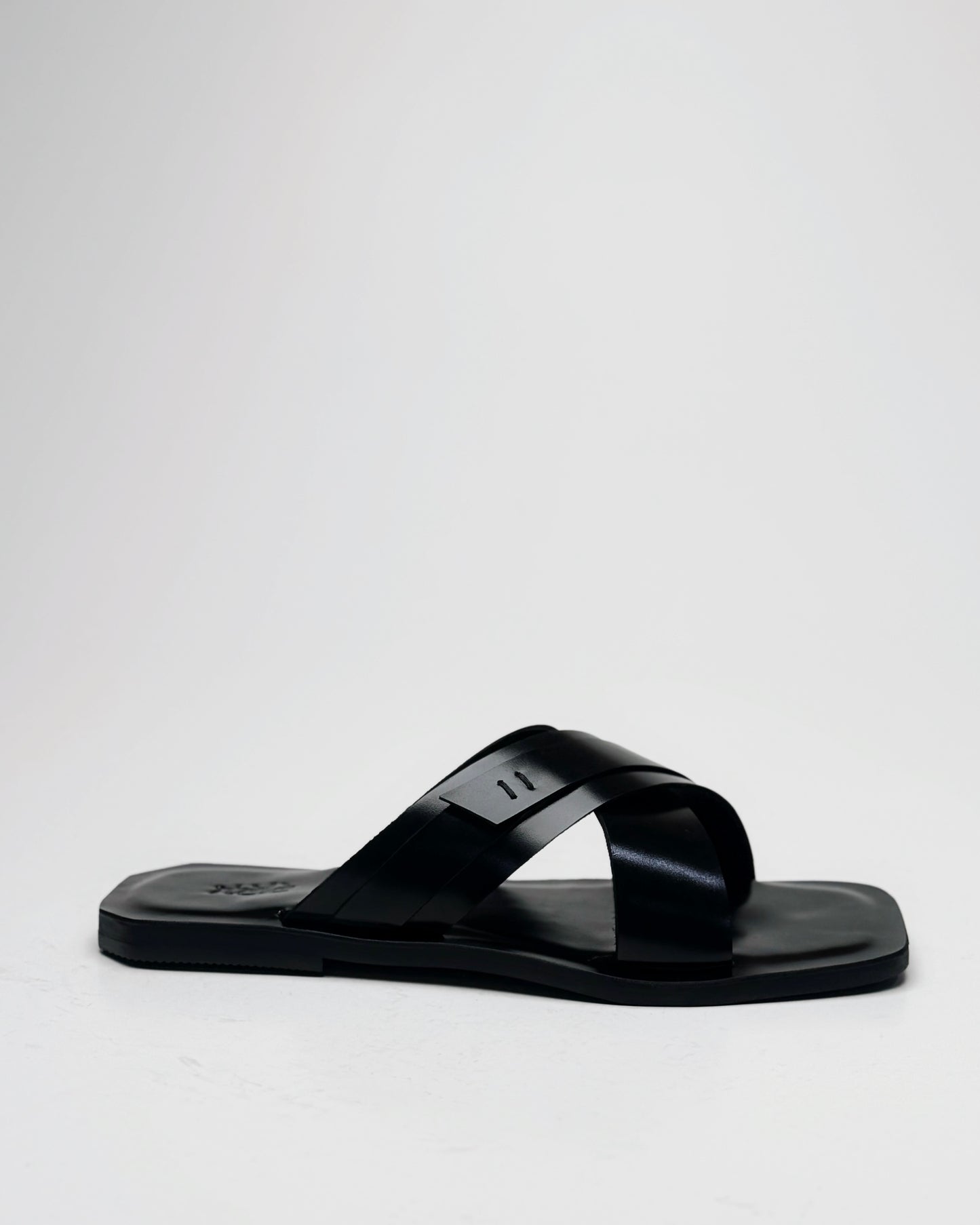 Lewi black cross strap