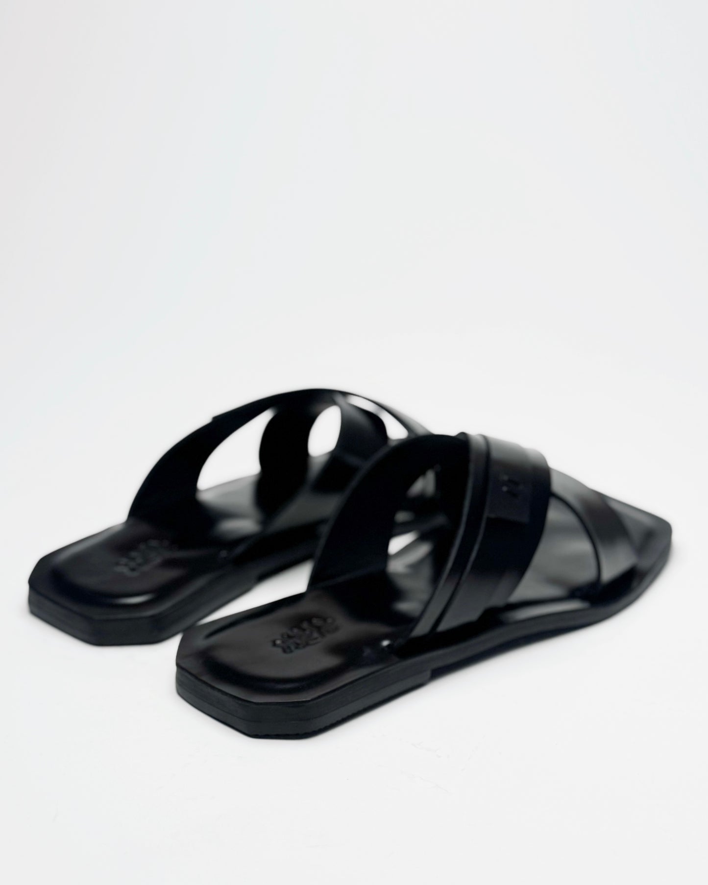 Lewi black cross strap