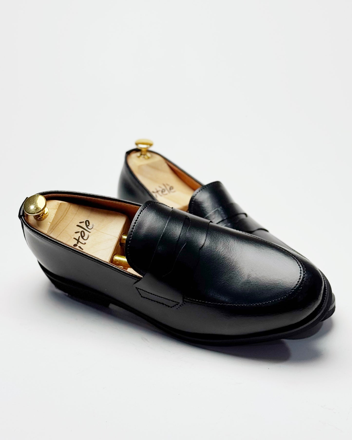 Dára Black Penny Loafer