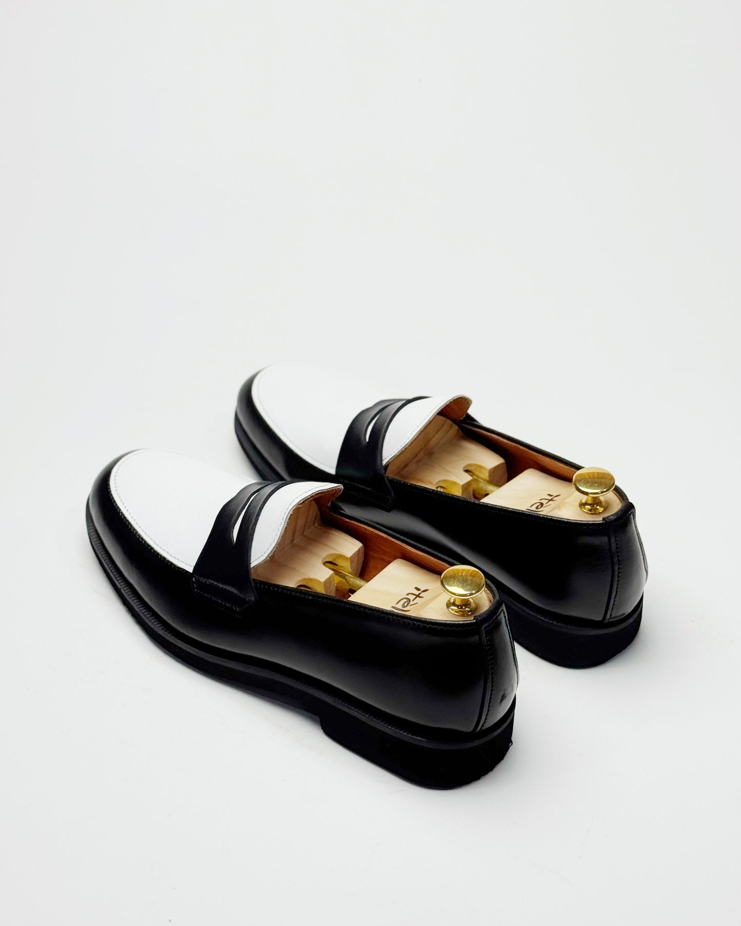 Dára black + white Penny Loafer