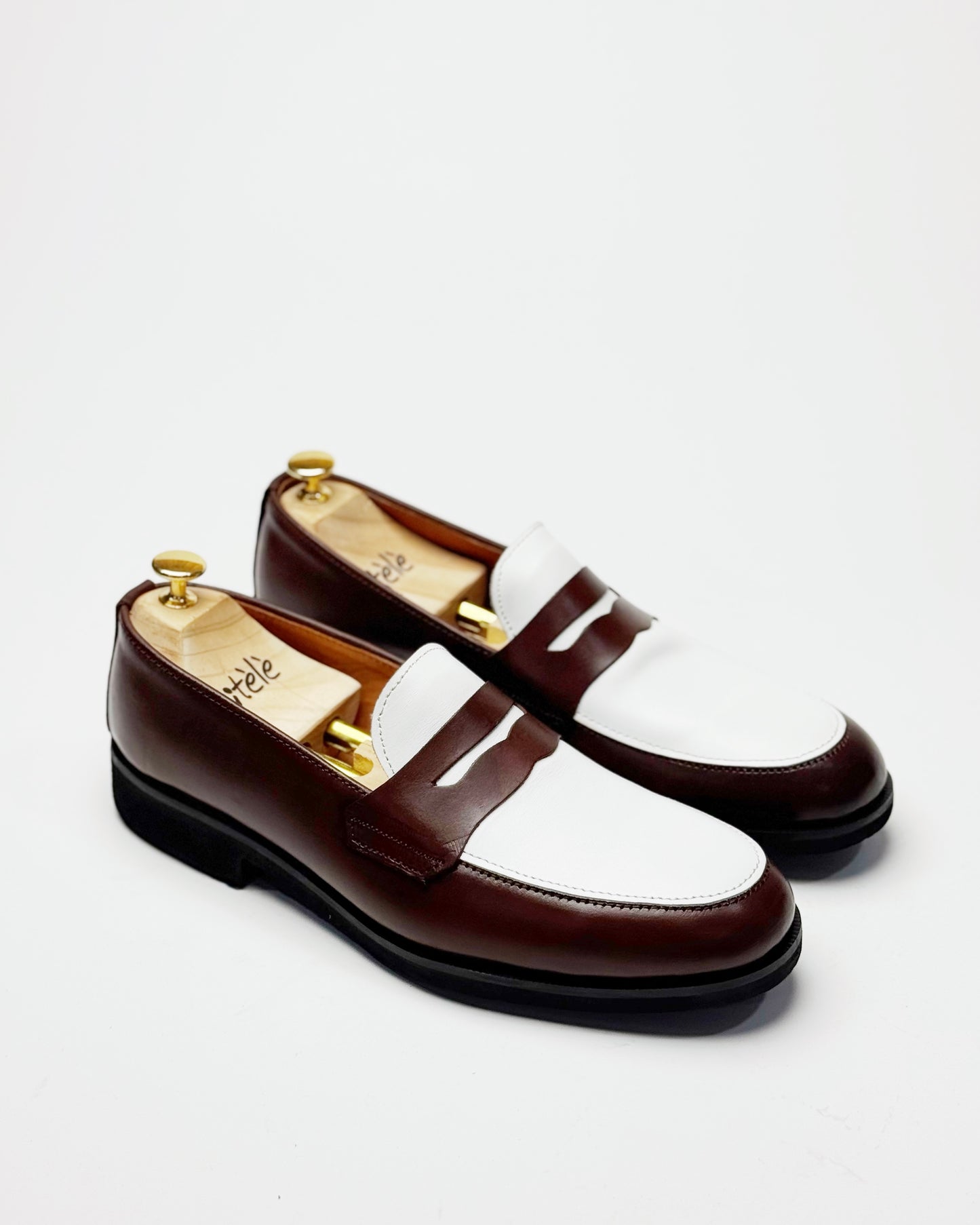 Dára walnut + white Penny Loafer