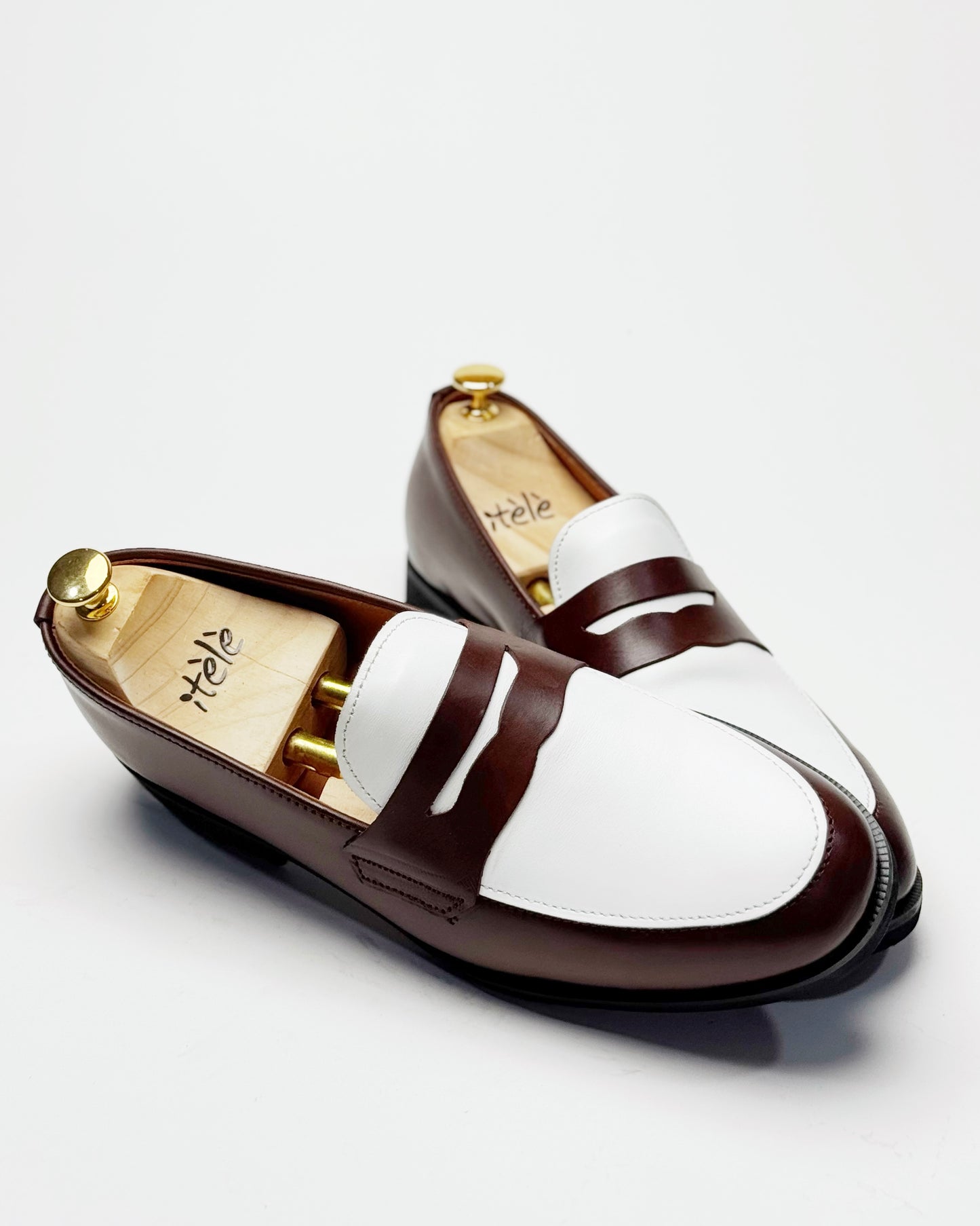 Dára walnut + white Penny Loafer
