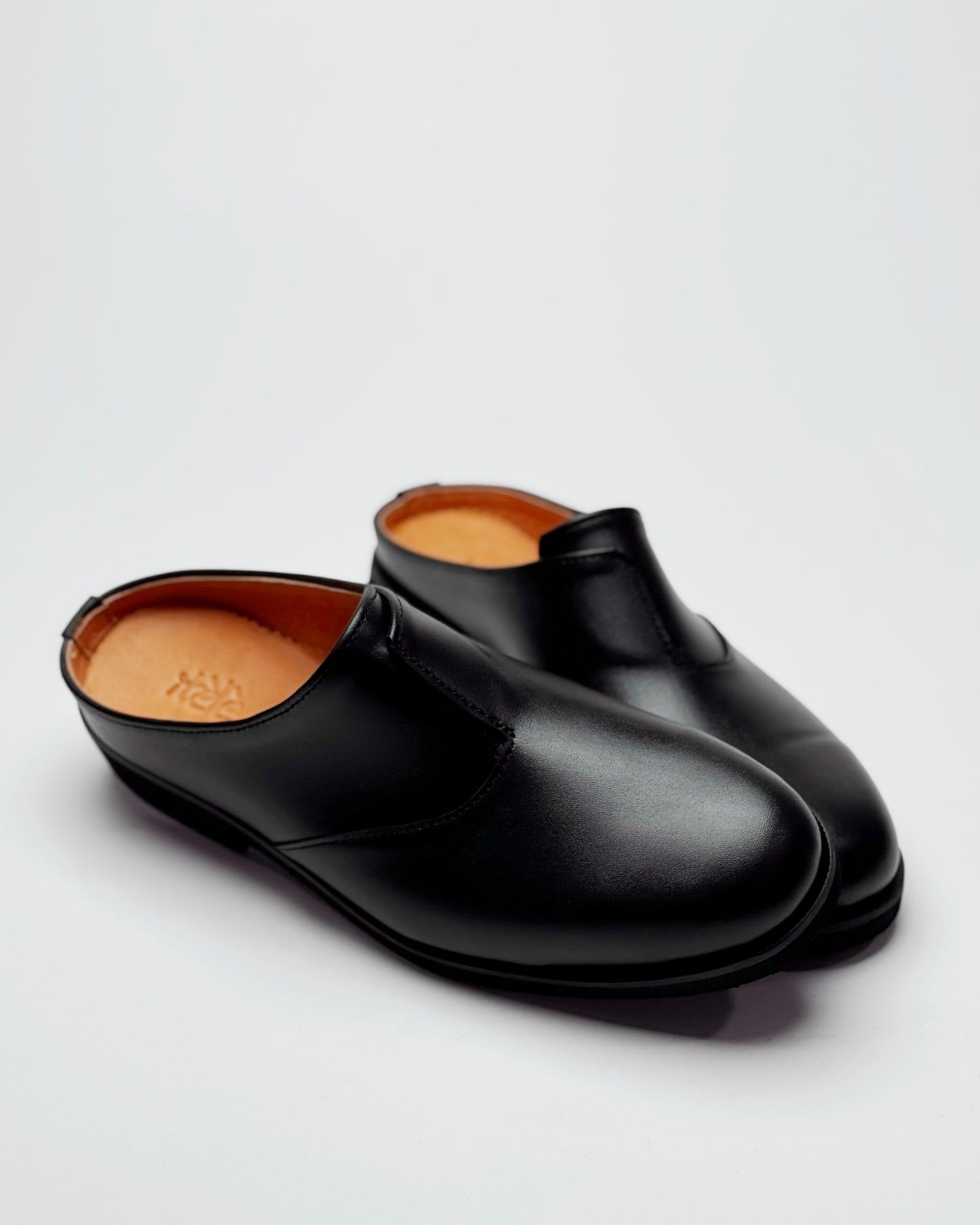 Kwalii black mule