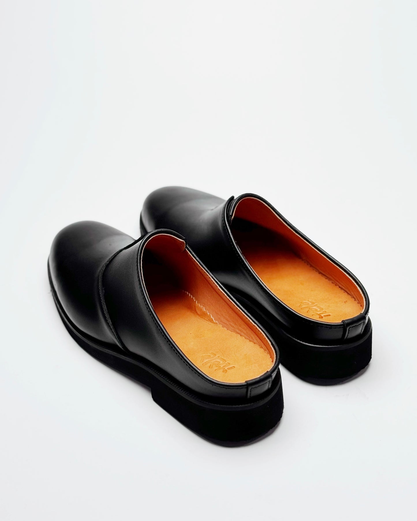 Kwalii black mule